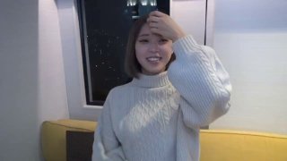 丝袜露脸极品模特跟小哥激情大秀啪啪直播，深喉口交大鸡巴，配合小哥各种抽插，激情上位喂奶亲嘴高潮不断